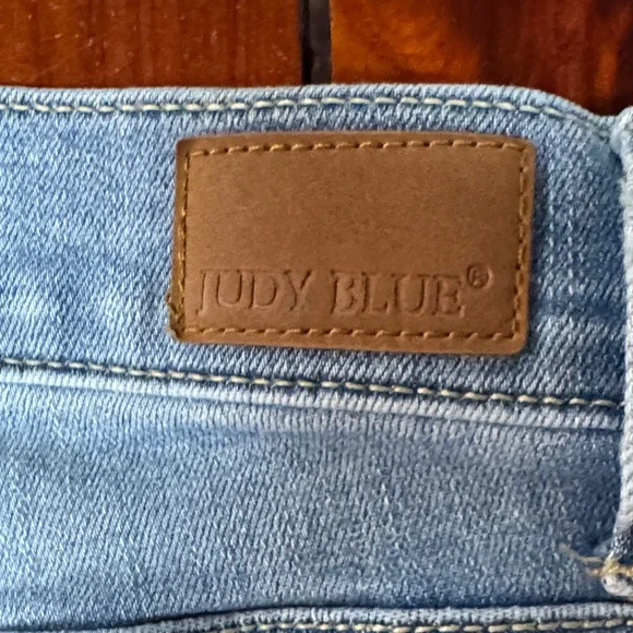 Judy Blue Light Blue Distressed Ankle Jeans PP69 - Picture 5 of 7